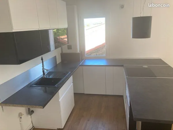 À louer : superbe appartement lumineux en plein centre historique d'Istres 