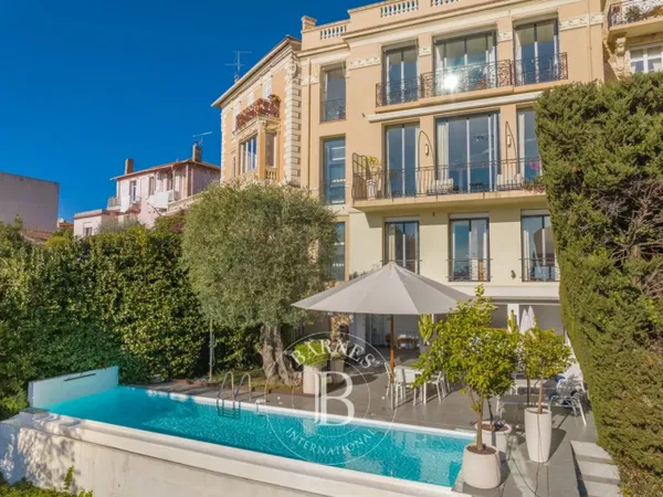 LE CANNET - HÔTEL PARTICULIER EN PLEIN CENTRE VILLE 