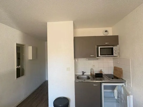 Studio 19 m2 semi-meublé quartier Part-Dieu 