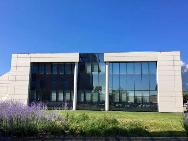 Bureaux 667 m² 
