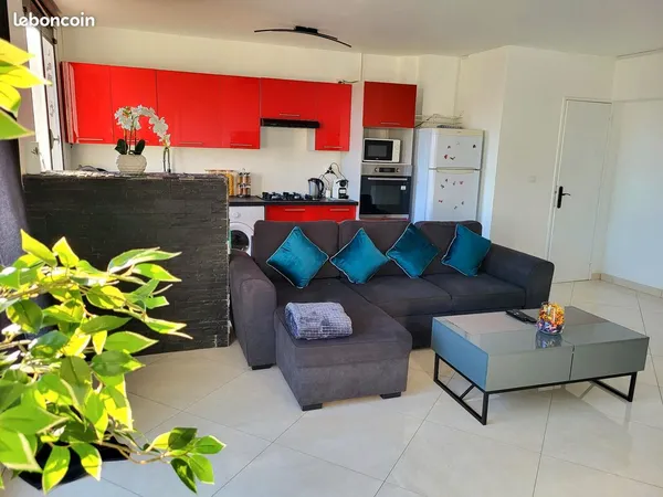 Appartement F2 refait a neuf dans belle residence arboré 