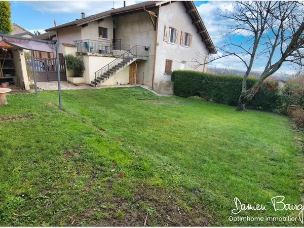 Entre appartement et maison, ce duplex d'exception situé à Logras séduit par ses beaux volumes 