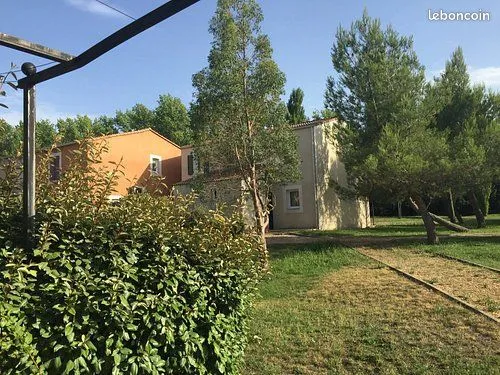 Joli Grand T2 Terrasse 52m2 Pays d'Aix Village Provençal dans résidence avec piscine 