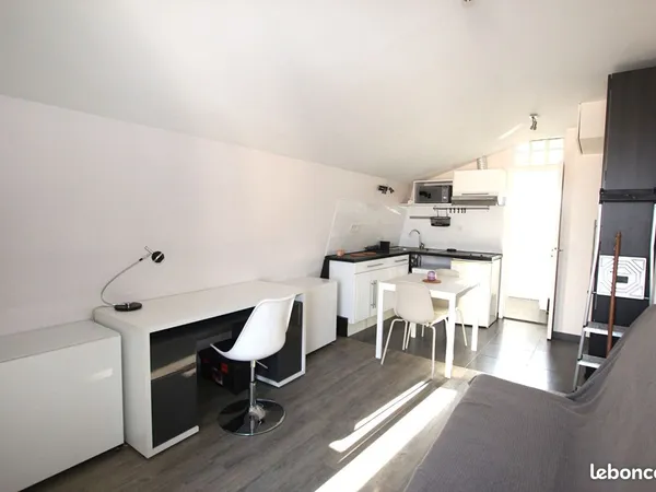 Studio 1 pièce 20 m² 