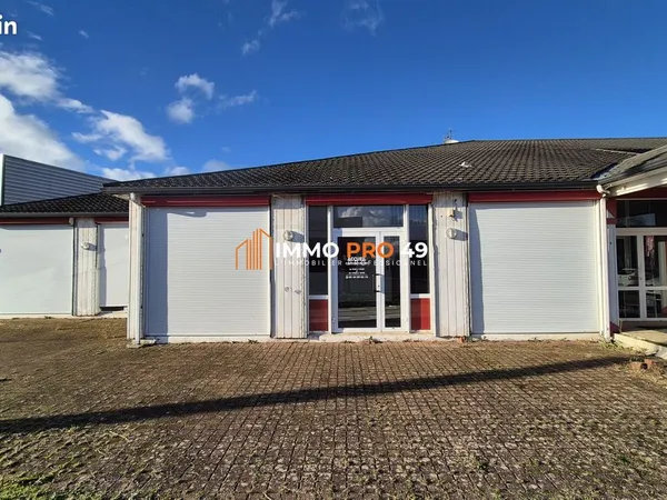 Local 200 m² Cholet 