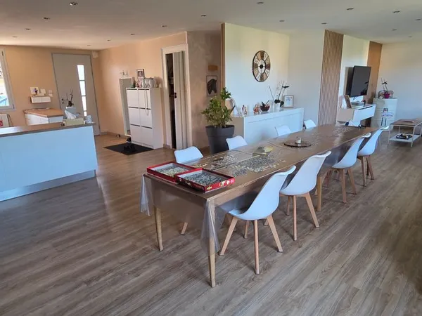 Pavillon de plain-pied entièrement rénové - 110 m² habitables sur 784 m² de terrain 