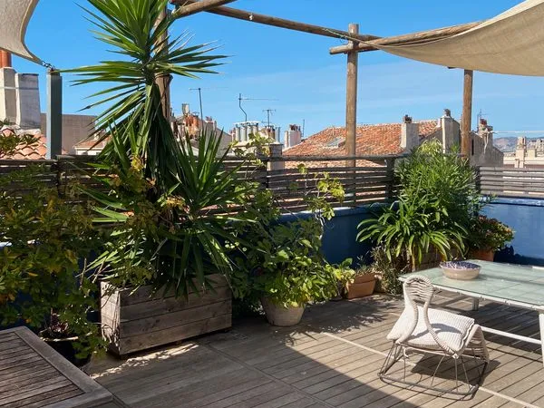 ST VICTOR T4 dernier étage avec terrasse unique de 40m² plein ciel 