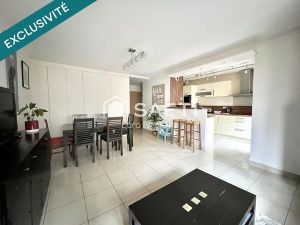F4 avec balcon, cave et double box 