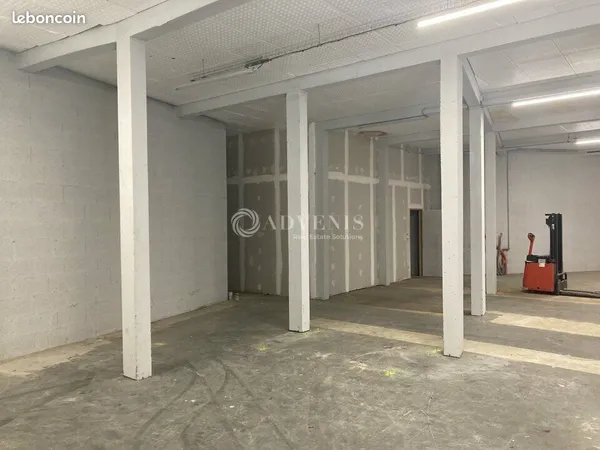 Local d'activité 800 m² 