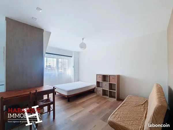 Studio 1 pièce 35 m² 