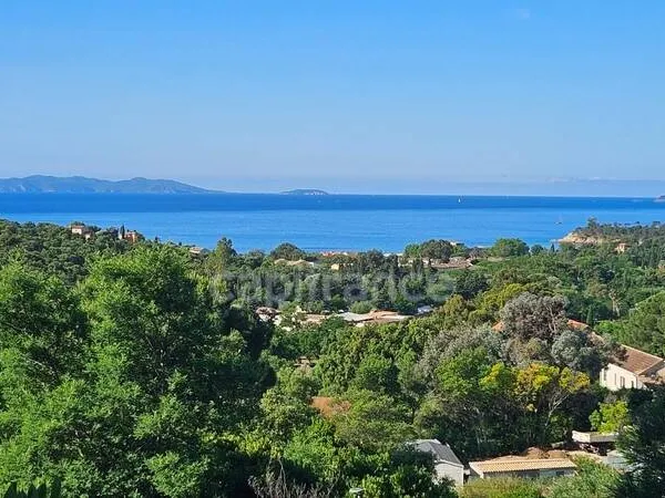 Propriété 219 m² 