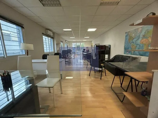 Bureau 73 m² 