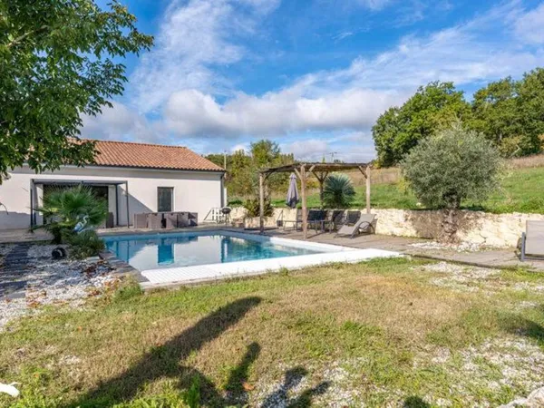 Villa de 5 pièces principales 