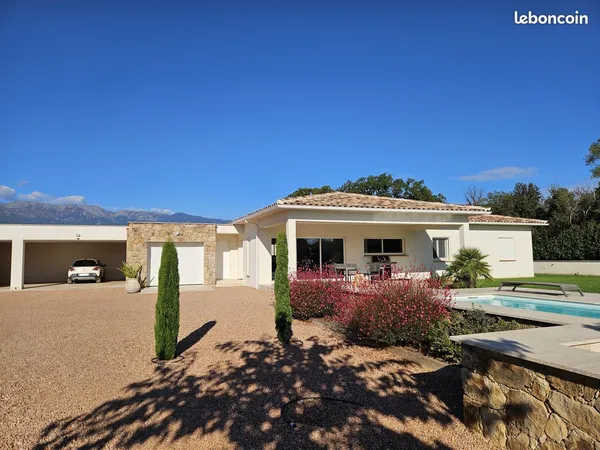 Maison 4 pièces de 135 m² sur 1500 m² de terrain 