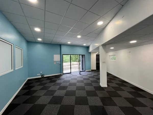 Local d'activité 150 m²