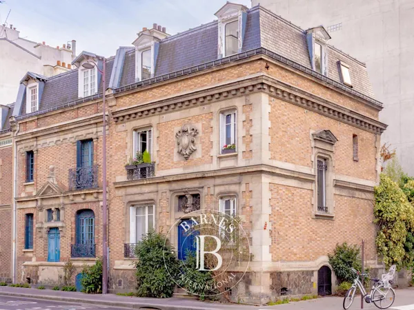 RARE Paris XIV Alésia : maison fin XIXè, terrasse-jardin, 5 chambres 