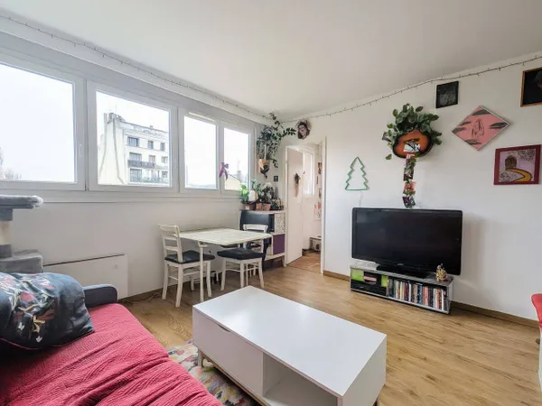 Studio 1 pièce 28 m² 