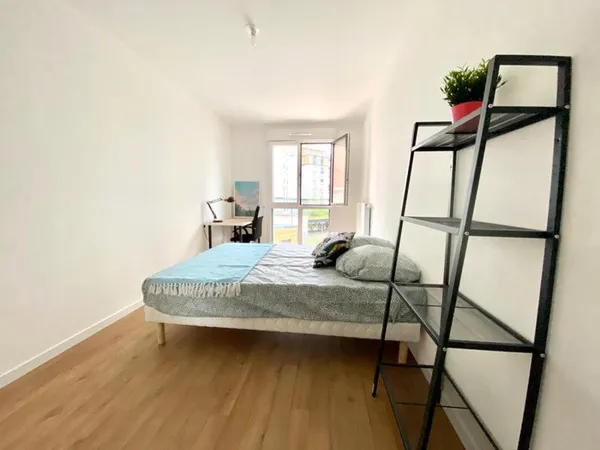 Chambre spacieuse et lumineuse – 14m²
