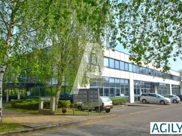RARE sur le territoire Paris-Saclay- A LOUER : Surface de 547 m² - Locaux mixtes 