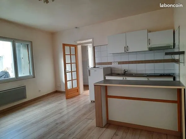 Studio 1 pièce 27 m² 