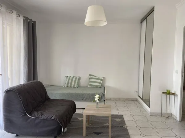 Studio 1 pièce 30 m² 