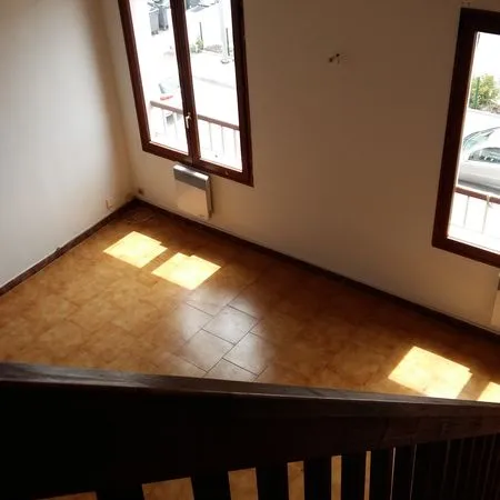 F2 40m² la garde avec parking pres hopital clemenceau 