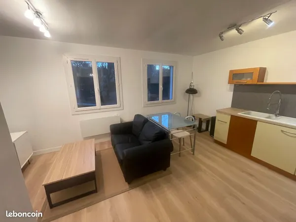 DEUX PIECES, prox Ctr ville, calme, lumineux, rénové 