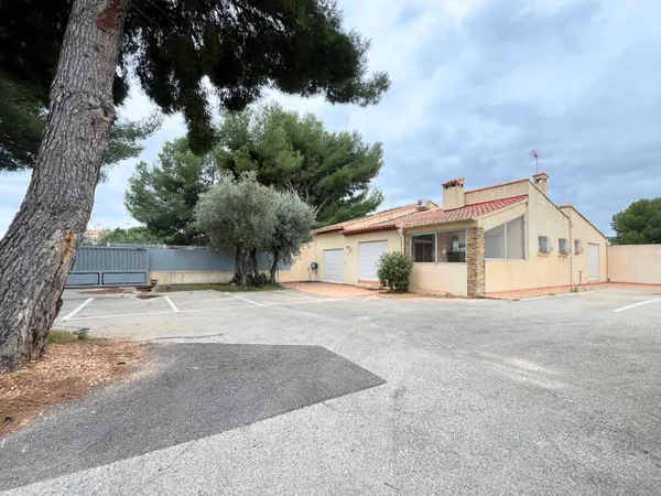 Local d'activité 170 m² 