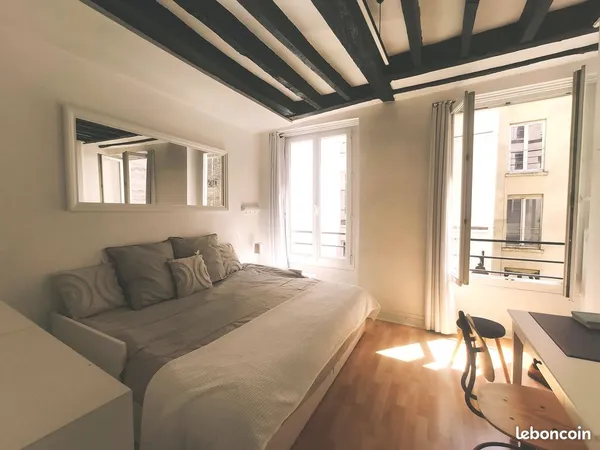 Studio meublé 20 m2, Boulevard Saint-Michel/Quai Saint-Michel dans le 5e - Quartier de la Sorbonne 