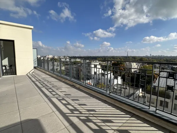 5 pièces dernier étage terrasse vue Paris 