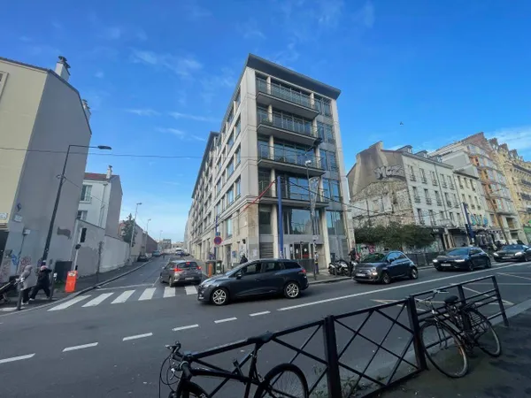 Bureaux 301 m² 
