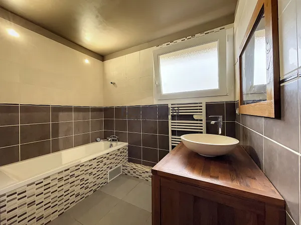 MOYEN VERNET Appartement T4/5 climatisé de 90 m² avec parking 