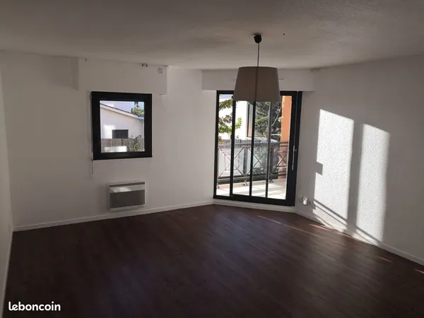 PESSAC CENTRE appartement T3 68 m2 balcon couvert tramway 