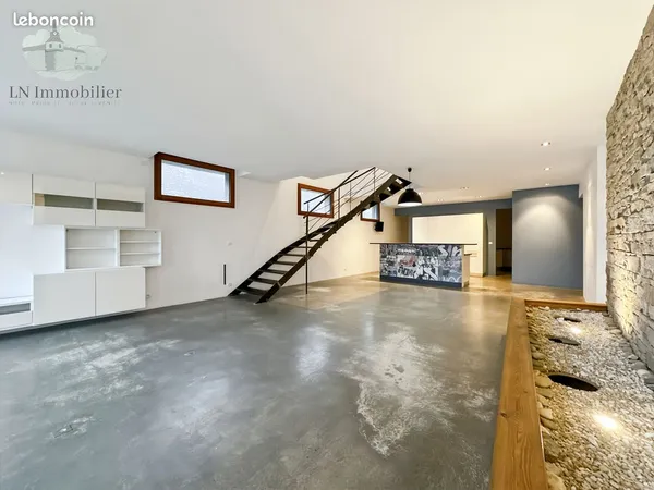 Maison 13 pièces 253 m² 