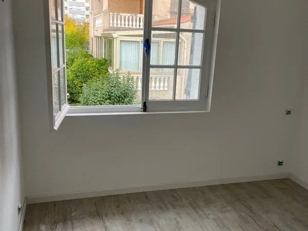 F2 / grande Terasse et jardin privé/ plage 5 minutes 