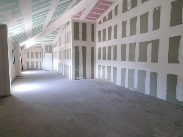 A LOUER LOCAL DE 170M² A ETAGE ZAC CANABADY 