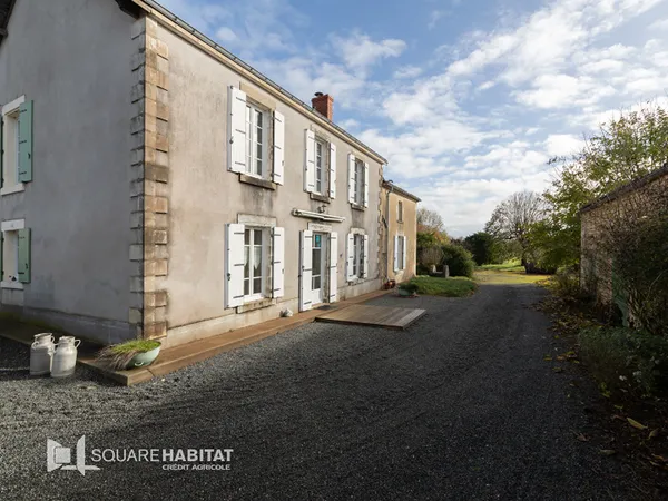 Maison 6 pièces / 4 Chambres avec dépendances à Pouille (85570) 