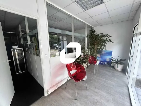 Bureaux 318 m² 