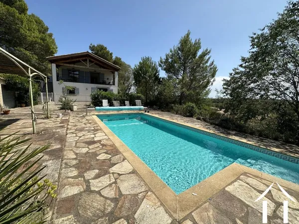 Confort, élégance, piscine, et vues, près des commodités 
