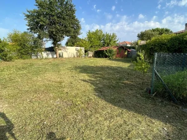 Terrain 1085 m² 