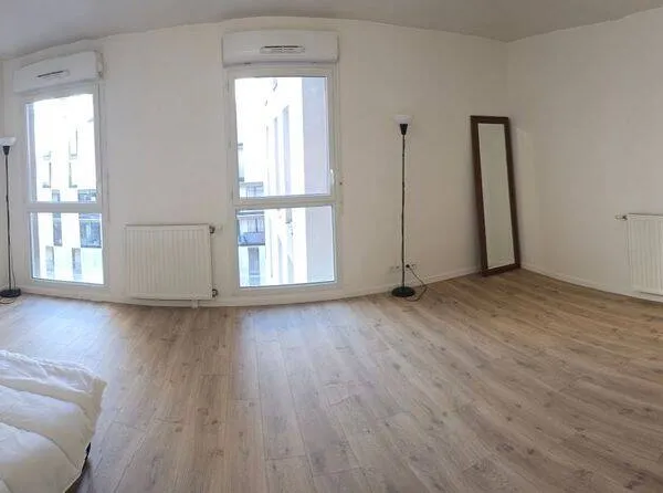 Studio 1 pièce 38 m² 