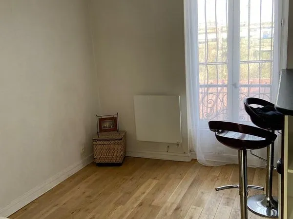 Petit deux pièces lumineux Levallois-Clichy 
