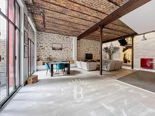 Le service location de la Maison BARNES vous propose ce bien : 