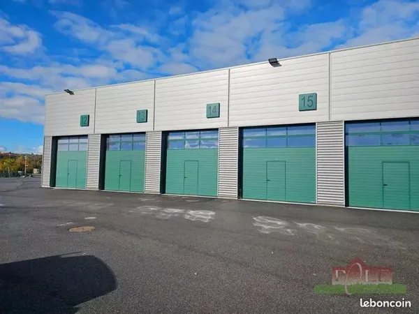 Box de stockage 83 m² 