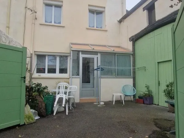 Maison de ville de 98 m2 à CEBAZAT, 4 chambres avec cour 