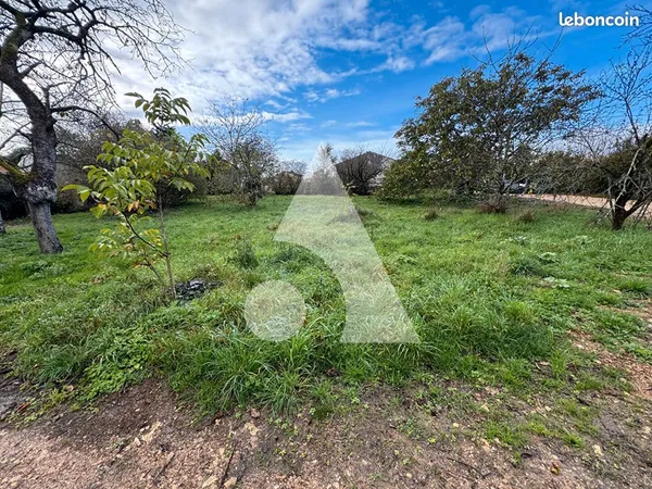 Terrain 704 m² Aiffres 