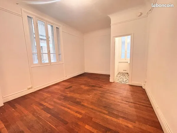 Studio 1 pièce 27 m² 