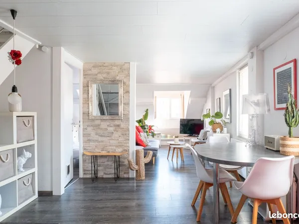 Appartement meublé d'exception - 3 pièces - Duplex - Annecy centre - Place privative - Rue 
