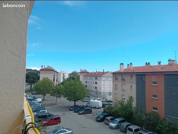 Sud de la France (Fréjus) Appartement 2 min du bord de mer T3 à rénover 