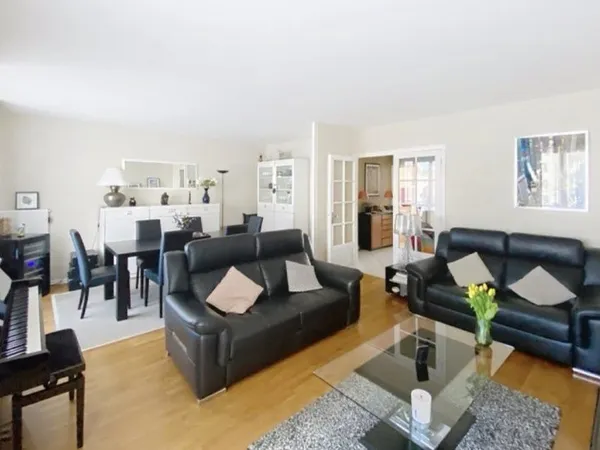 Appartement T5 de 102 m2 limite LYON 3eme